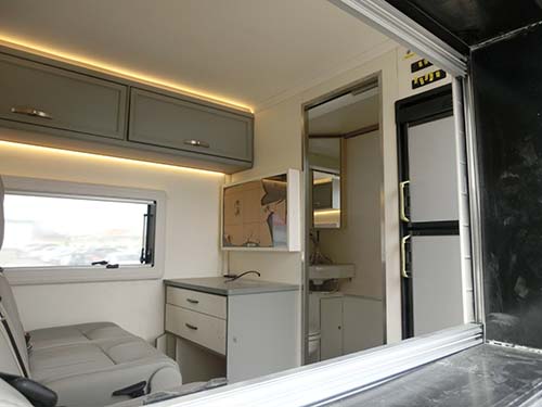 虹宇牌HYS5041XLJN6型旅居车