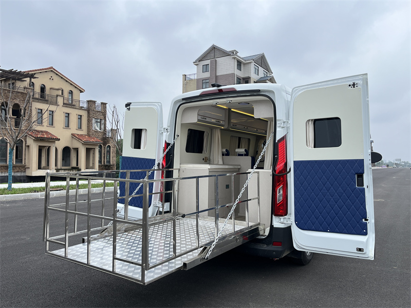 虹宇牌大通V90长轴高顶B型房车