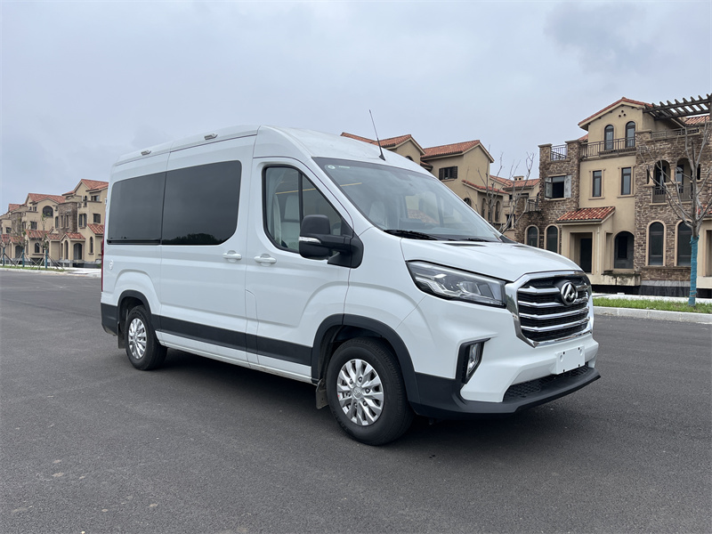 虹宇牌大通V90长轴高顶B型房车